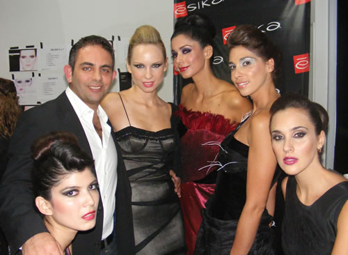 Ésika y Jack Abugattás en desfile benéfico