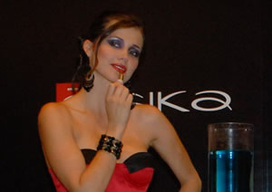 Ésika presenta su nuevo Labial Hidrante Extremo Ésika presenta su nuevo Labial Hidrante Extremo