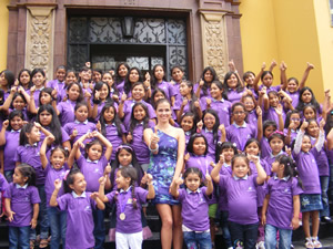 Fundación Belcorp premió a niñas del Programa de Becas Escolares Fundación Belcorp premió a niñas del Programa de Becas Escolares