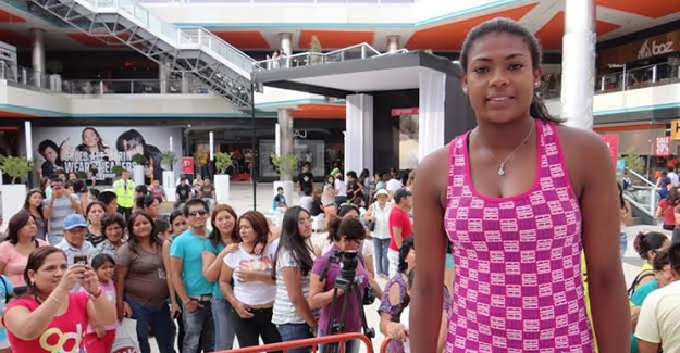 Ángela Leyva firmó autógrafos en MegaPlaza